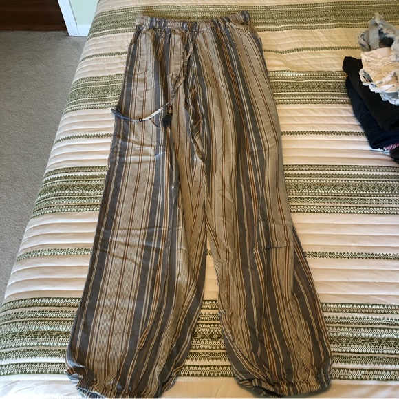 Flowy Striped Pants - Picture 5 of 6